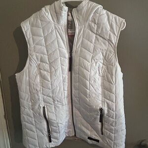 White Quilted Sleeveless Puffer Vest - Women